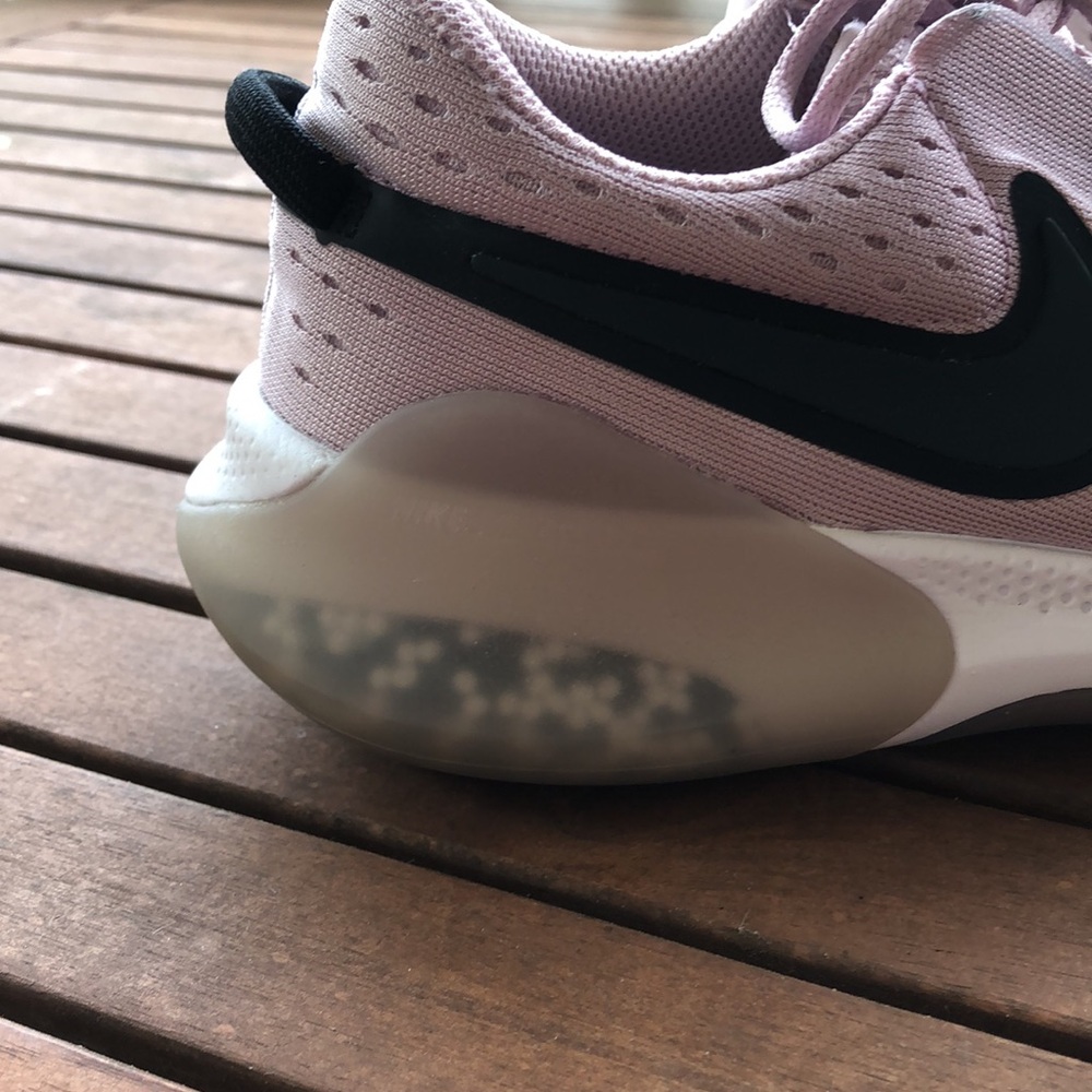 Nike running shoe 7.5 - Picture 2 of 6